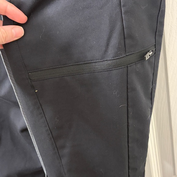 Fabletics Black Scrub Set - Picture 9 of 12